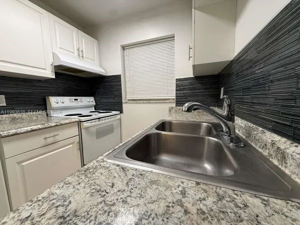 $1,550 | 606 South C Street, Unit 103, Lake Worth, FL 33460