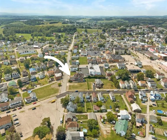 a view of an entryway with furniture