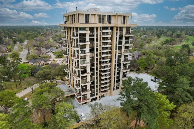 a view of front of house with a yard