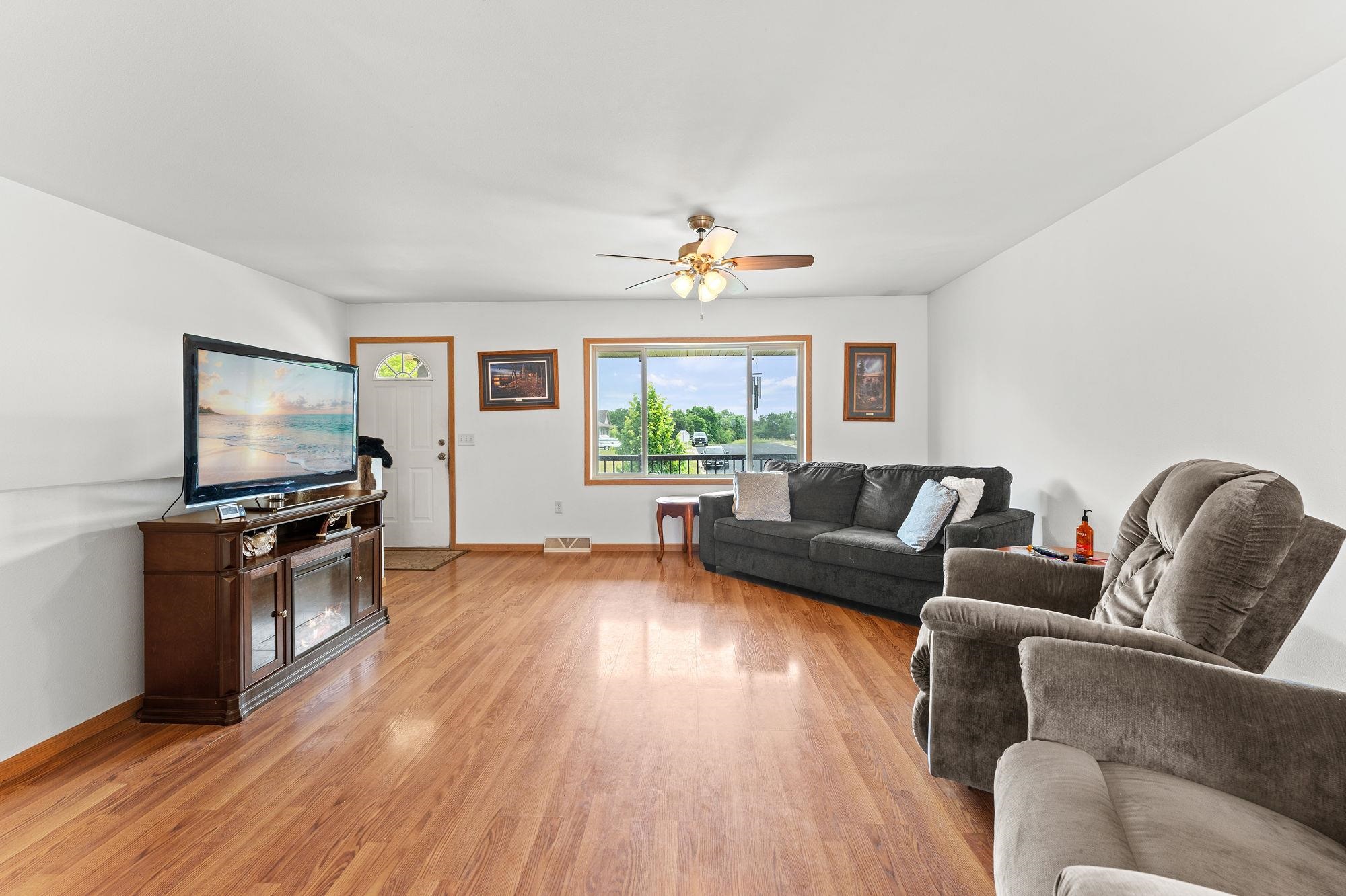 38 Dessa Rain Drive Reedsburg, WI 53959 - Photo 4 of 43