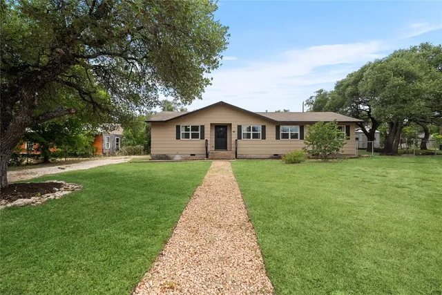 $1,800 | 617 Johnson Street, Bertram, TX 78605