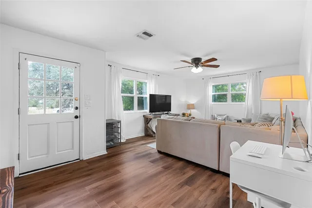 $1,800 | 617 Johnson Street, Bertram, TX 78605