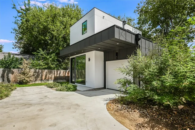 a house view with a outdoor space