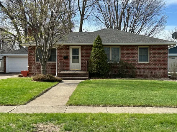 $225,000 | 413 West Bishop Street, Luverne, MN 56156