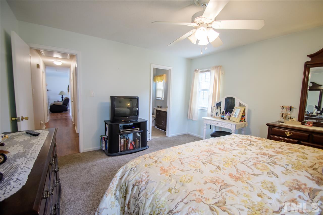 3720 Summer Place Raleigh, NC 27604 - Photo 13 of 27
