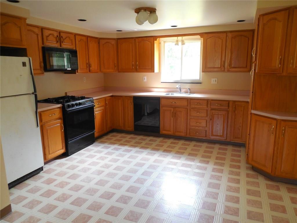865 Falck Road McKees Rocks, PA 15136 - Photo 3 of 11