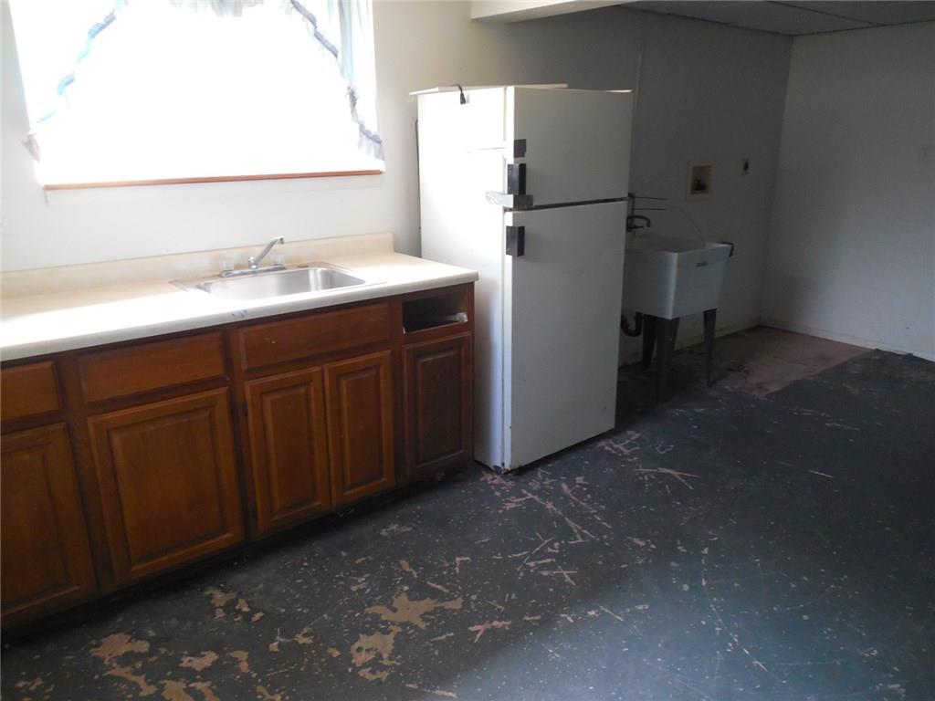 865 Falck Road McKees Rocks, PA 15136 - Photo 10 of 11