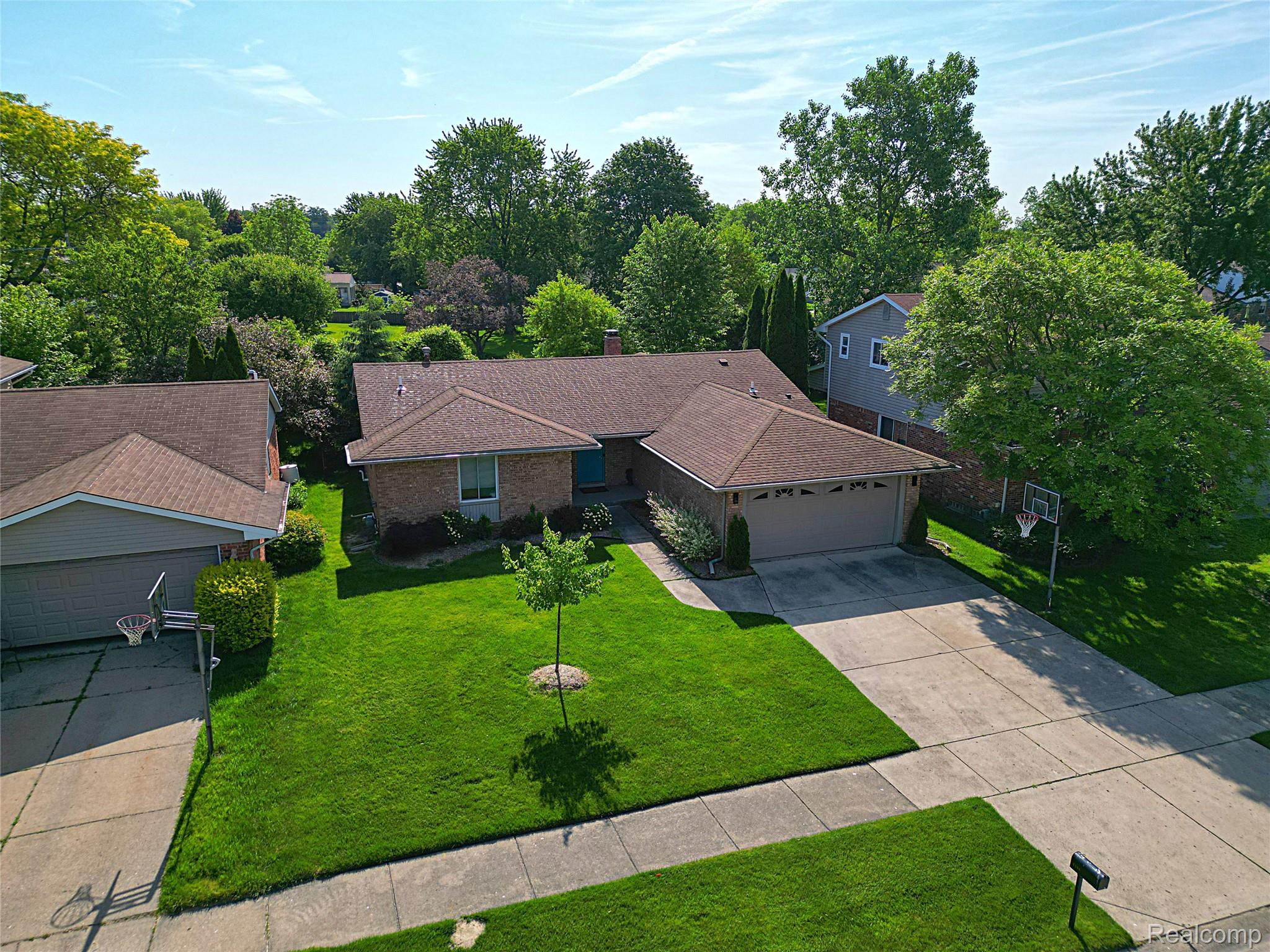 6198 Raintree Drive Canton, MI 48187 - Photo 2 of 53 DJI_0002_InPixio.jpg