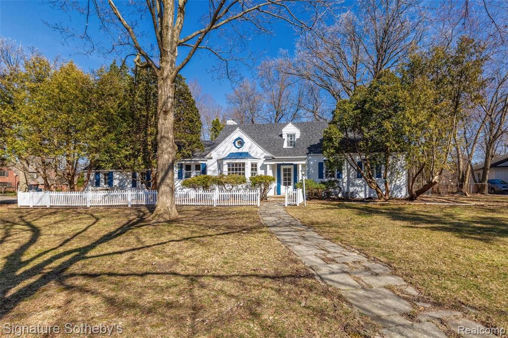 27634 Rackham Drive Lathrup Village, MI 48076 - Photo 1 of 41