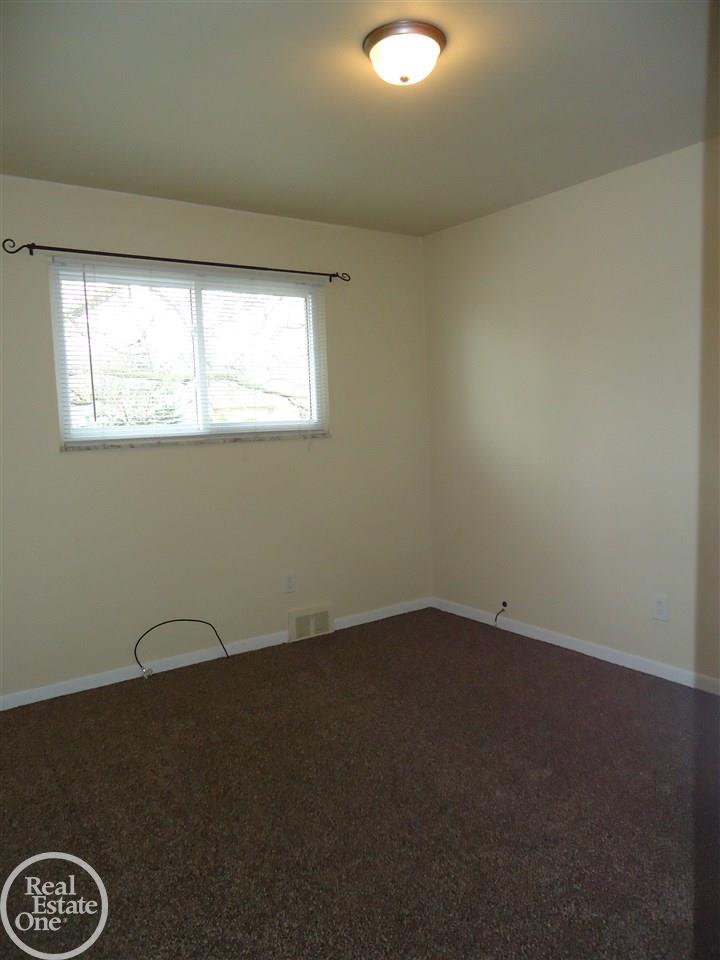 49437 Callens Road New Baltimore, MI 48047 - Photo 21 of 28