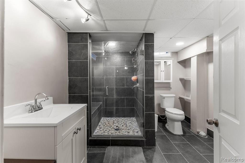 4255 Samoset Road Royal Oak, MI 48073 - Photo 29 of 38