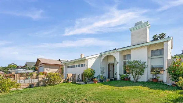 $775,000 | 383 Vecino Court, Spring Valley, CA 91977