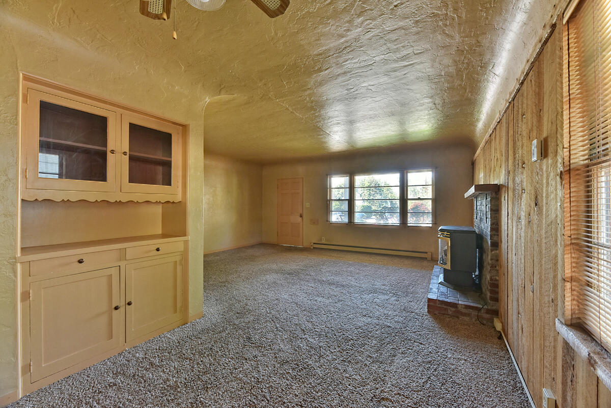 1100 Reddy Avenue Medford, OR 97504 - Photo 5 of 21 6