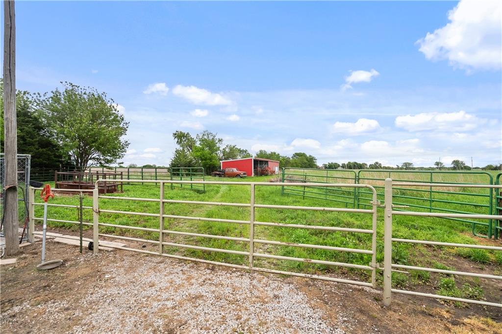 1504 17000 Road Parsons, KS 67357 - Photo 76 of 90