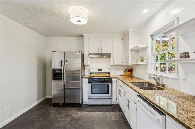 $377,500 | 1113 Etowah Valley Lane, Woodstock, GA 30189