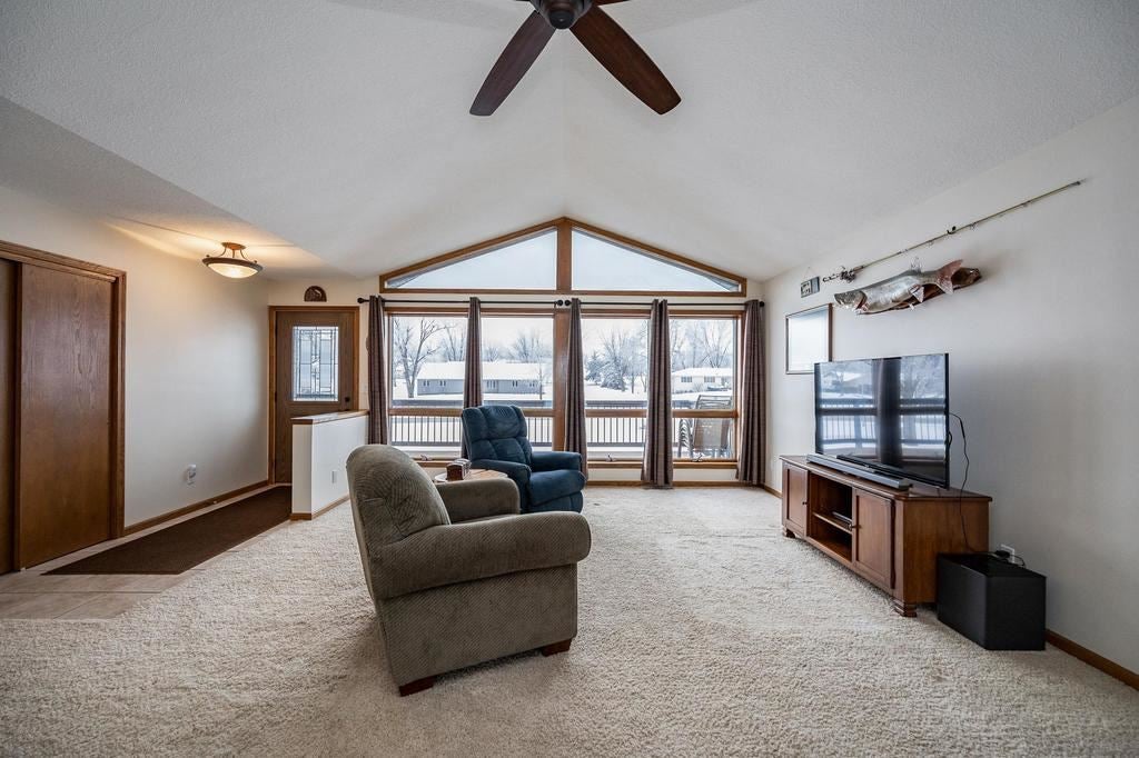 6406 Hillcrest Road Cedar Rapids, IA 52404 - Photo 6 of 41 Gallery Image 6