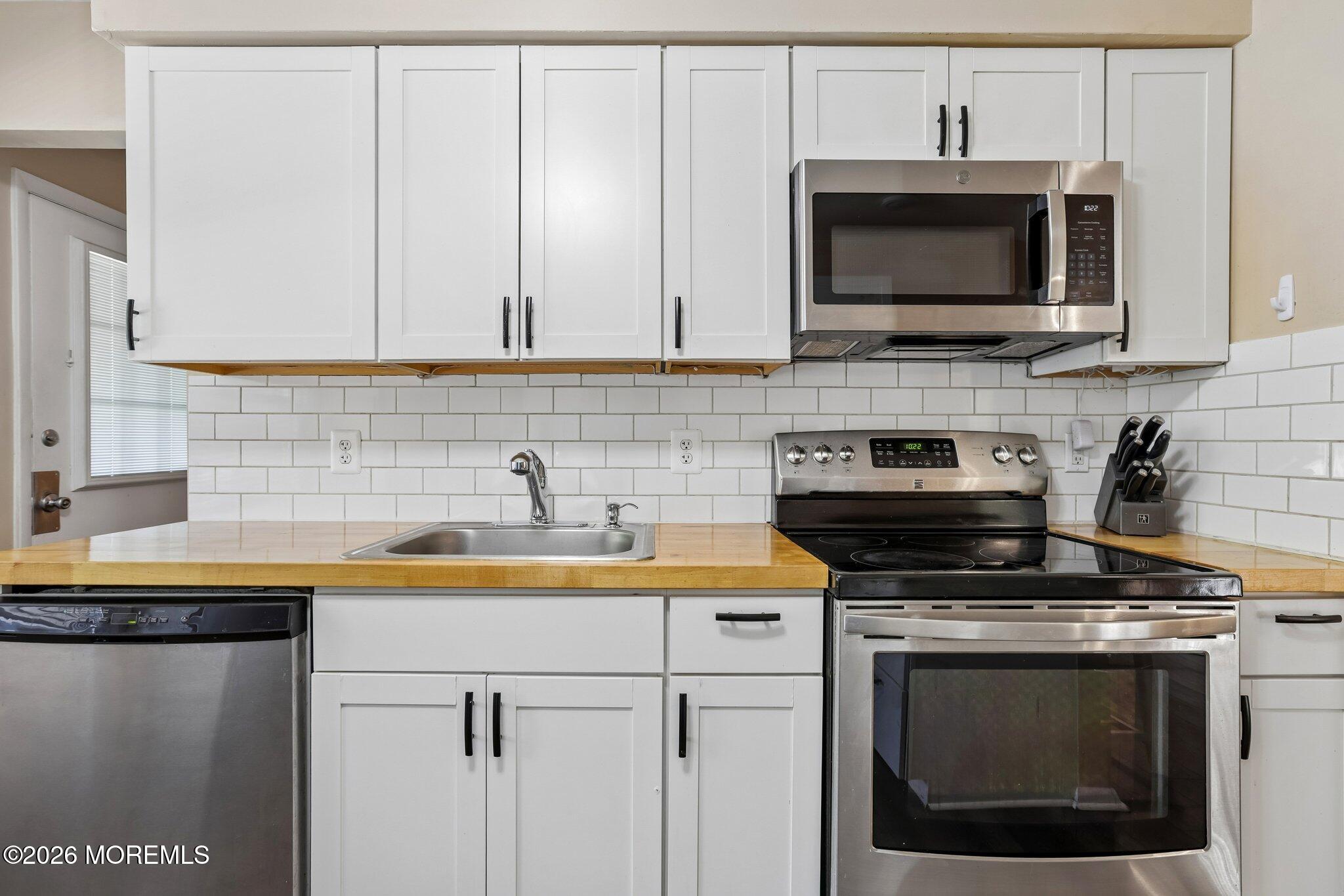 47 Hartford Road Whiting, NJ 08759 - Photo 8 of 27 018