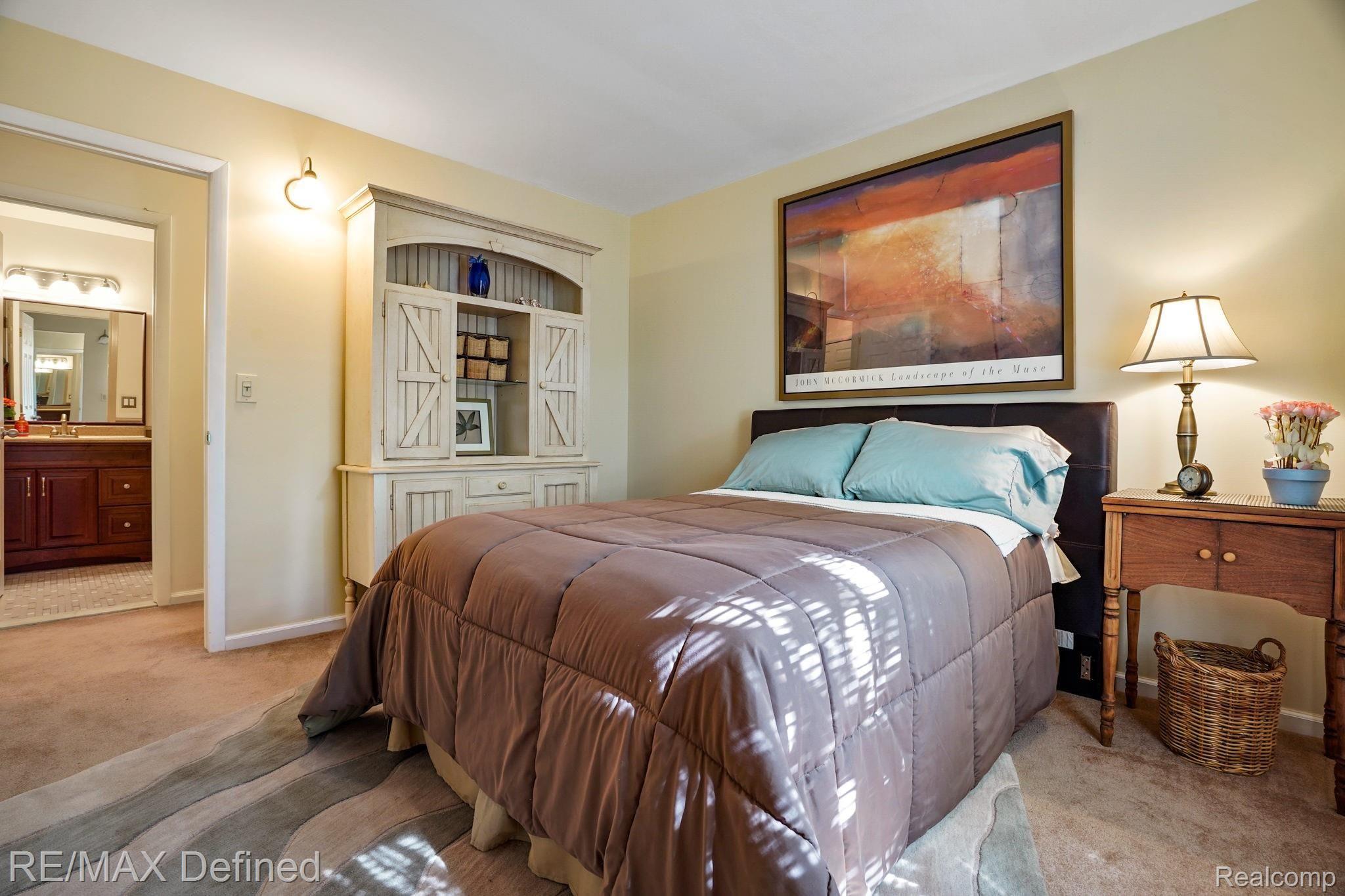 2183 North Fairview Lane Rochester, MI 48306 - Photo 26 of 36 2183-N-Fairview-Ln-32.jpg
