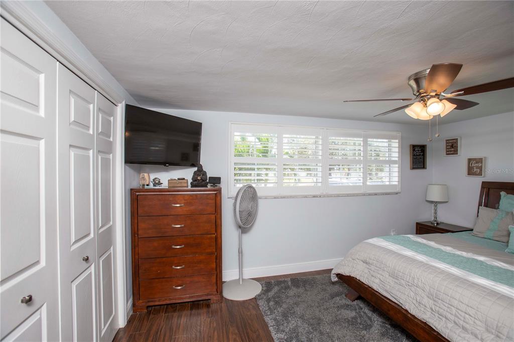 5240 School Road New Port Richey, FL 34653 - Photo 20 of 32 a bedroom with a bed and a flat screen tv