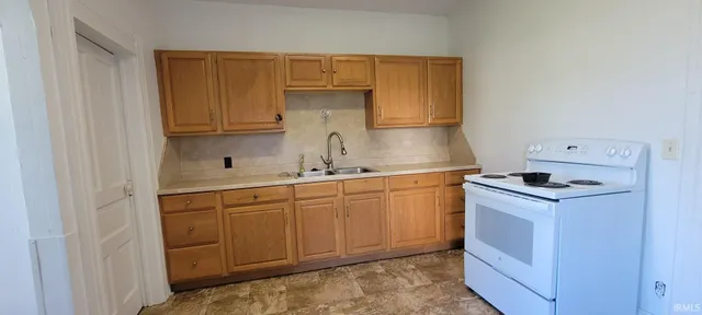 $175,000 | 10711 South State Road 157, Coal City, IN 47427