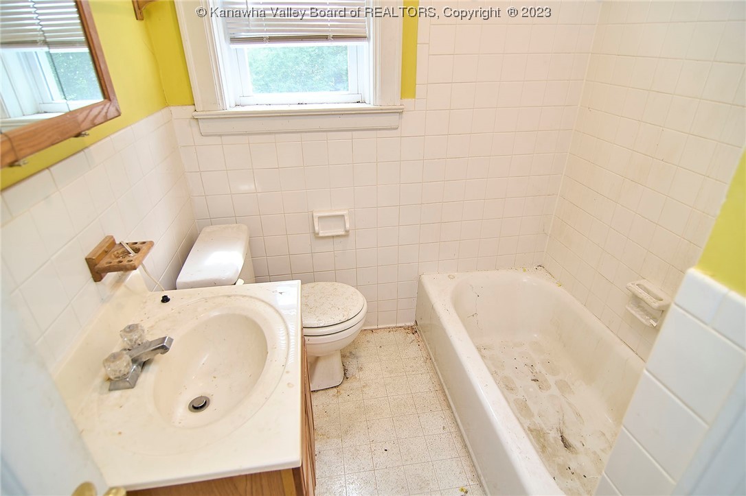 517 Linden Road Charleston, WV 25314 - Photo 27 of 45 Downstairs bath