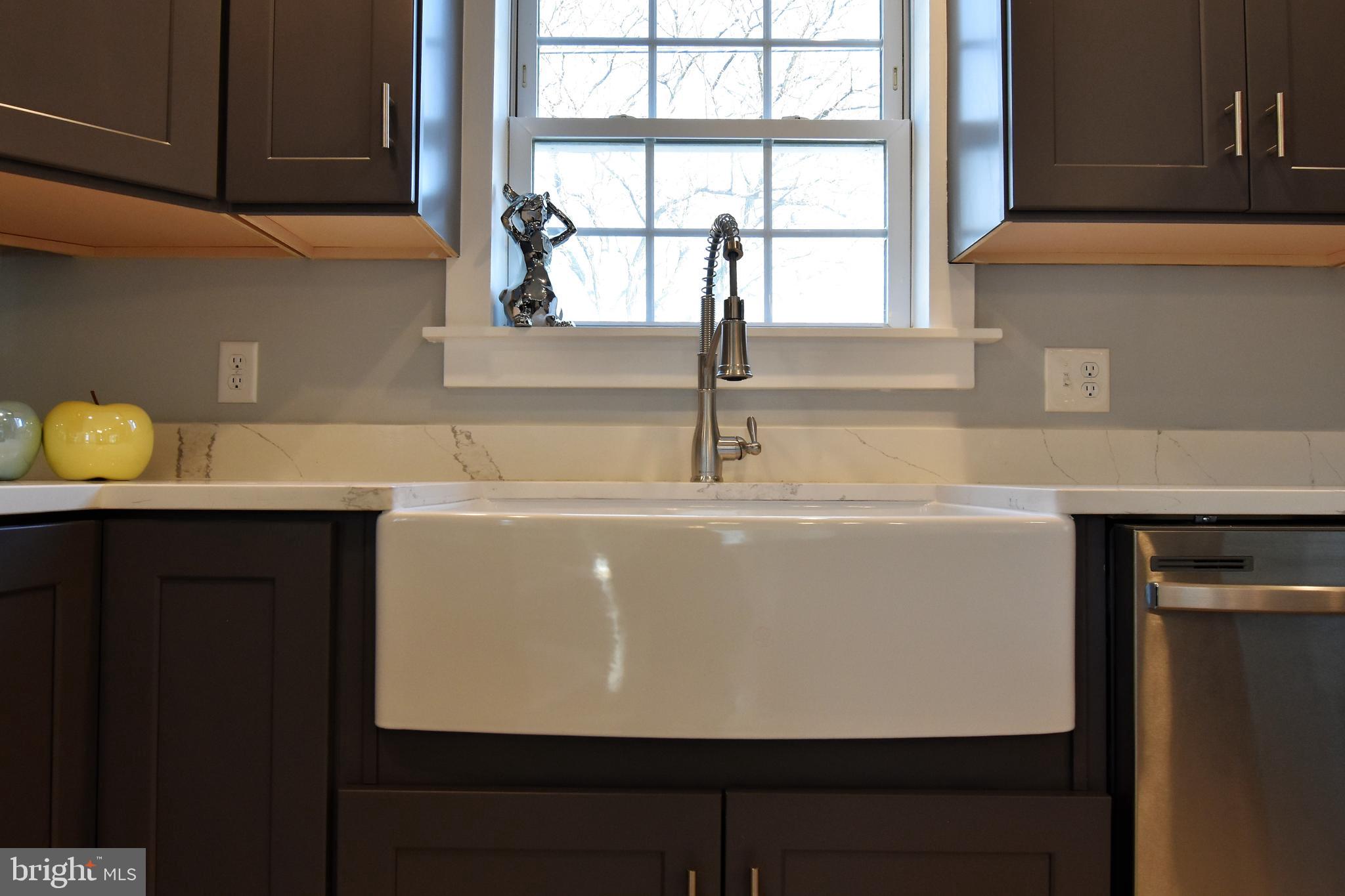208 Dale Road Pasadena, MD 21122 - Photo 6 of 21 Gallery Image 6