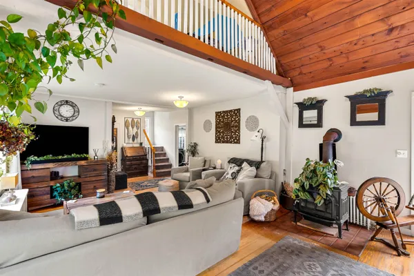 $629,900 | 415 Flanders Memorial Road, Weare, NH 03281