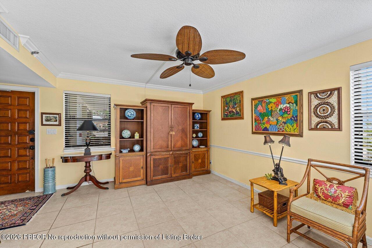 372 Golfview Road, Unit 101 North Palm Beach, FL 33408 - Photo 10 of 31 Living Area