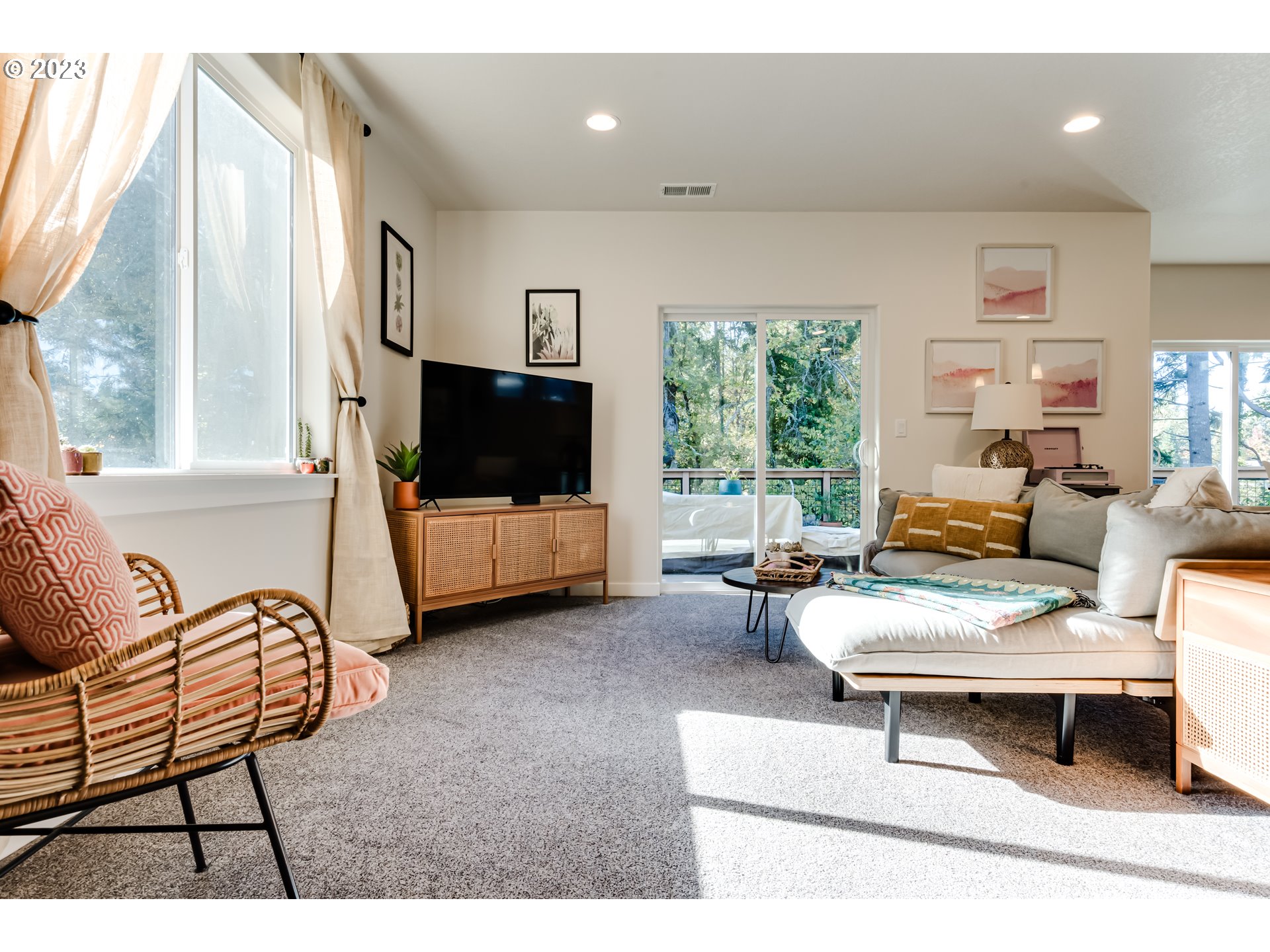 660 Fox Pine Lane Eugene, OR 97405 - Photo 8 of 48 a living room with furniture and a flat screen tv