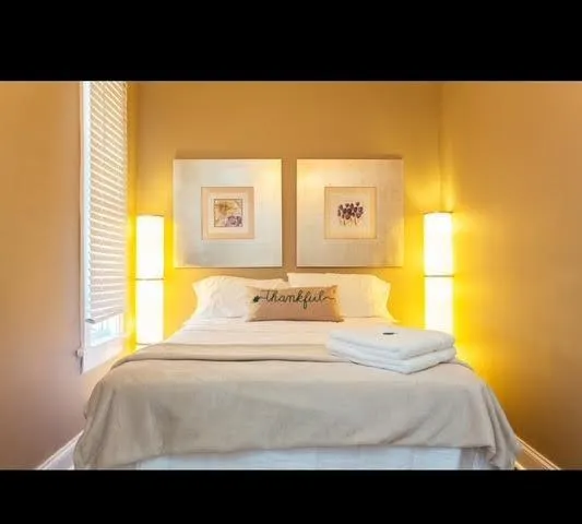 $2,600 | 3406 West Dickens Avenue, Unit 2, Chicago, IL 60647