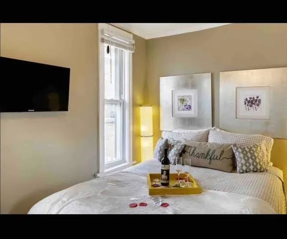 $2,600 | 3406 West Dickens Avenue, Unit 2, Chicago, IL 60647