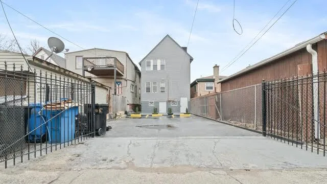 $2,600 | 3406 West Dickens Avenue, Unit 2, Chicago, IL 60647