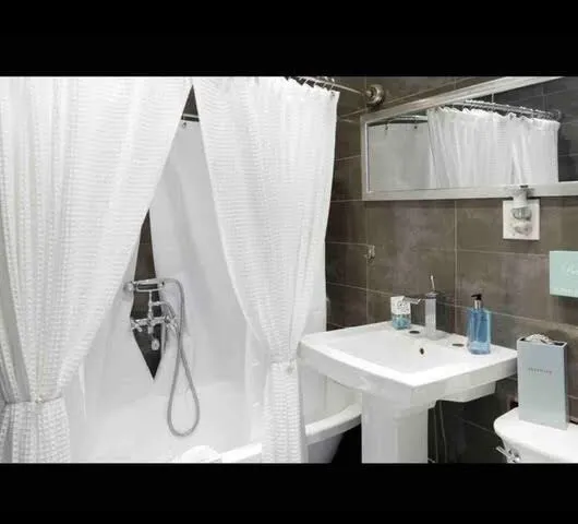 $2,600 | 3406 West Dickens Avenue, Unit 2, Chicago, IL 60647