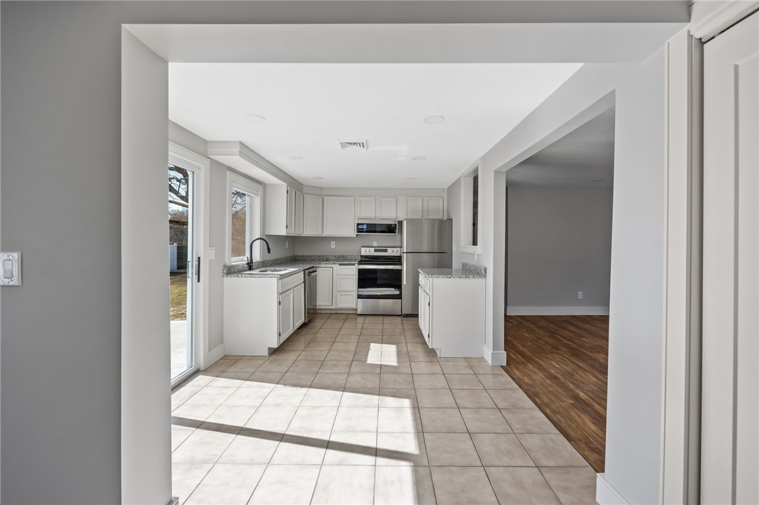 684 County Road Barrington, RI 02806 - Photo 11 of 36 Gallery Image 11
