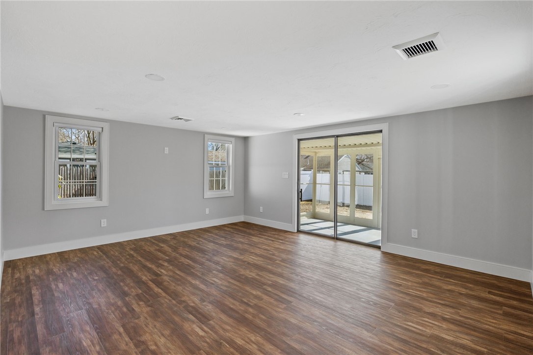 684 County Road Barrington, RI 02806 - Photo 8 of 36 Gallery Image 8