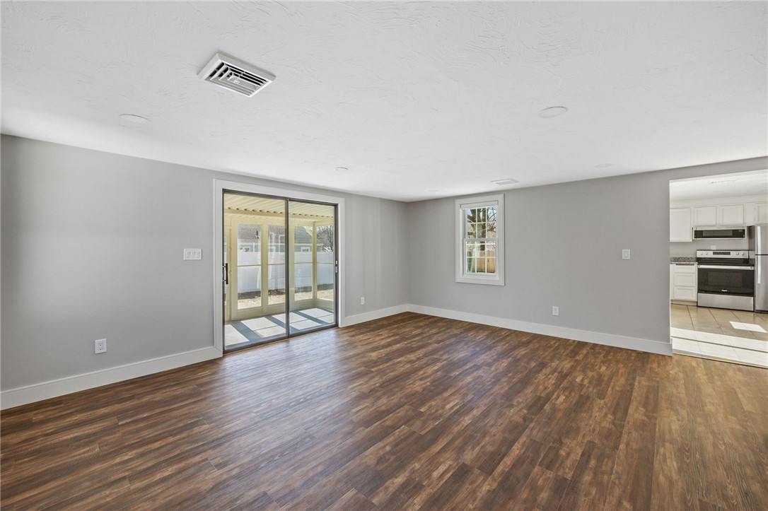 684 County Road Barrington, RI 02806 - Photo 10 of 36 Gallery Image 10