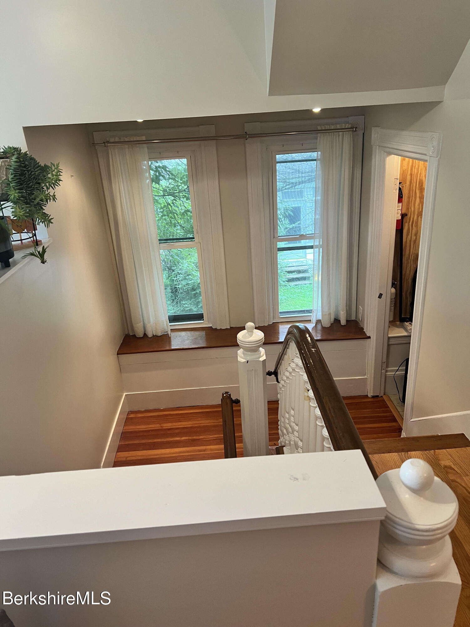 97 Appleton Avenue Pittsfield, MA 01201 - Photo 11 of 34 landing unit 2