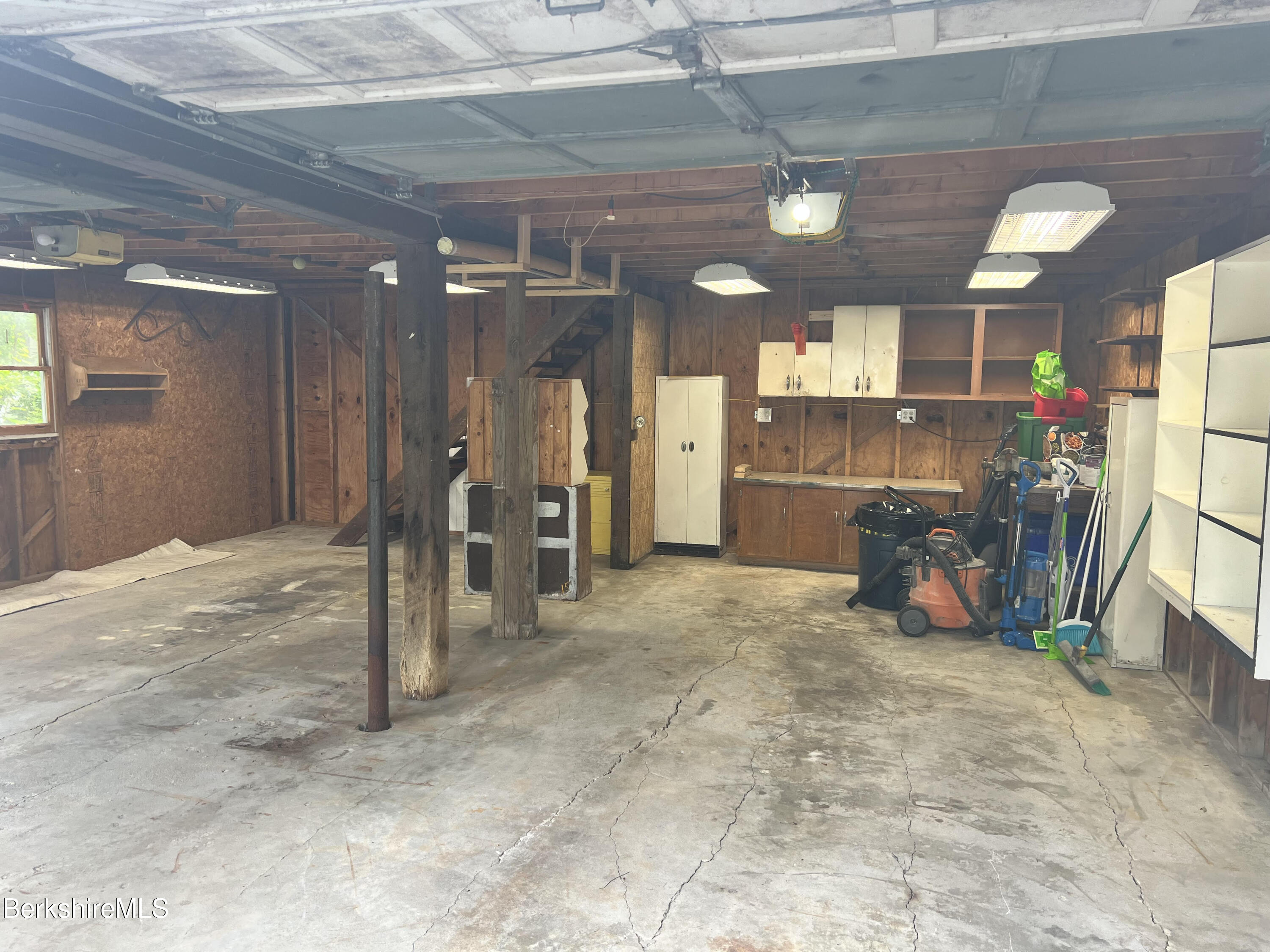 97 Appleton Avenue Pittsfield, MA 01201 - Photo 31 of 34 garage