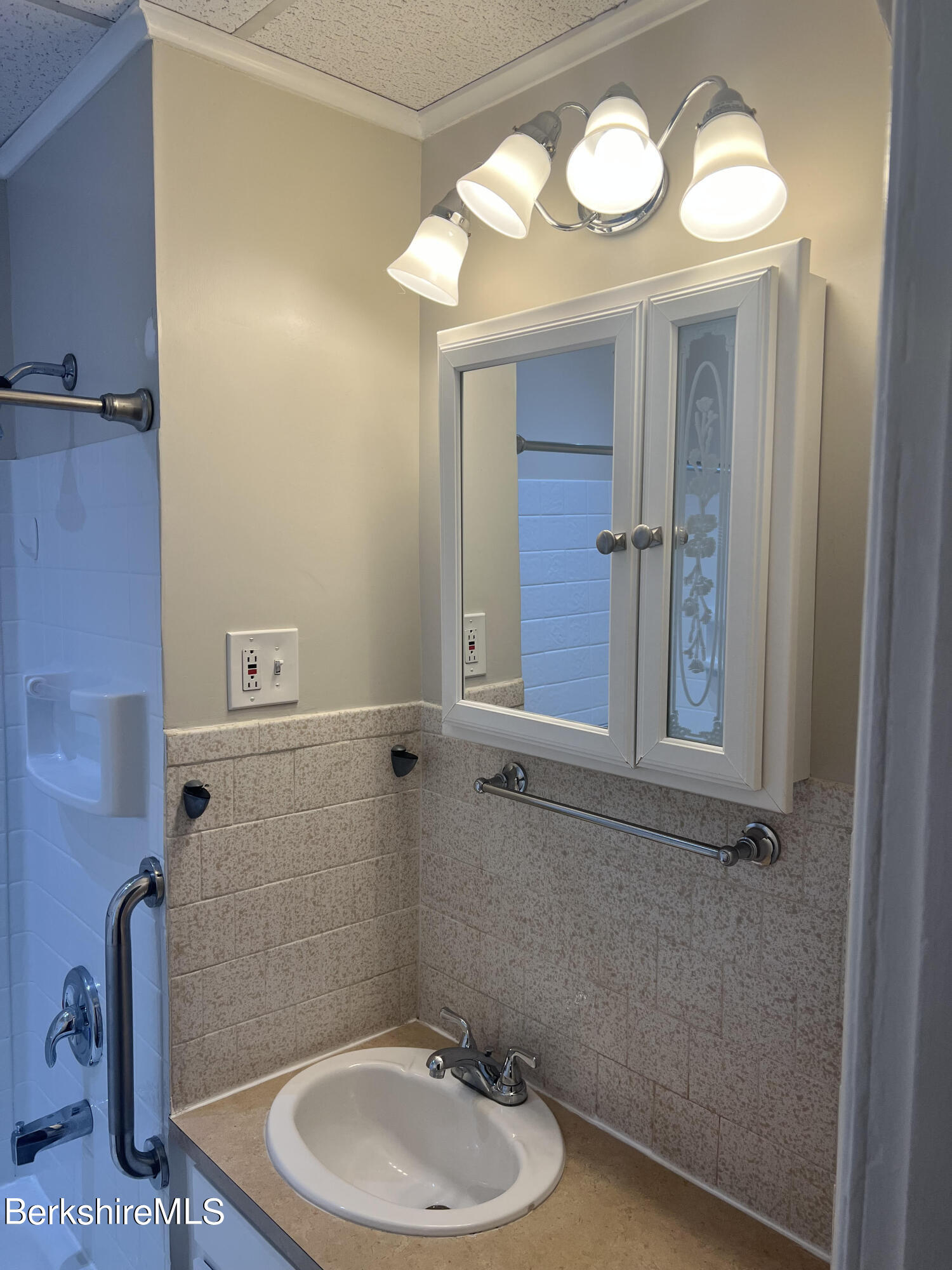 97 Appleton Avenue Pittsfield, MA 01201 - Photo 5 of 34 bath unit 1 sink