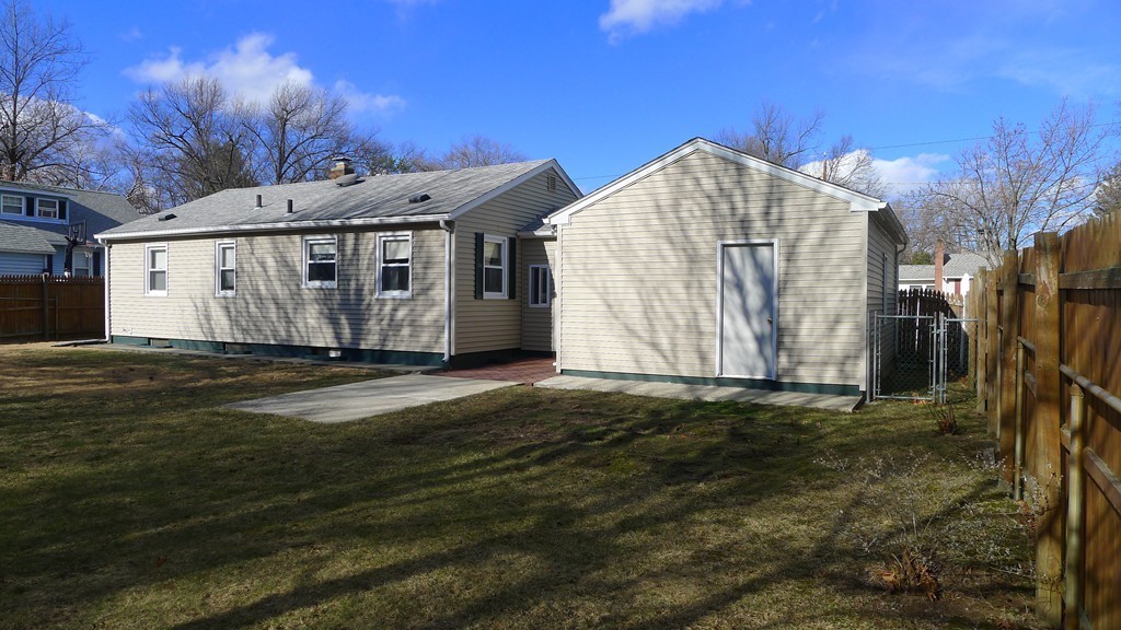 72 Champlain Street Springfield, MA 01151 - Photo 3 of 11 Gallery Image 3