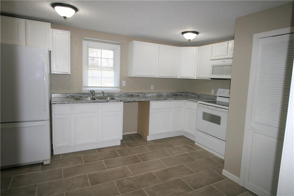 4515 Clark Street Anderson, IN 46013 - Photo 8 of 24 Gallery Image 8