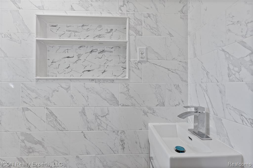 5072 15 Mile Road Sterling Heights, MI 48310 - Photo 14 of 48 Gallery Image 14