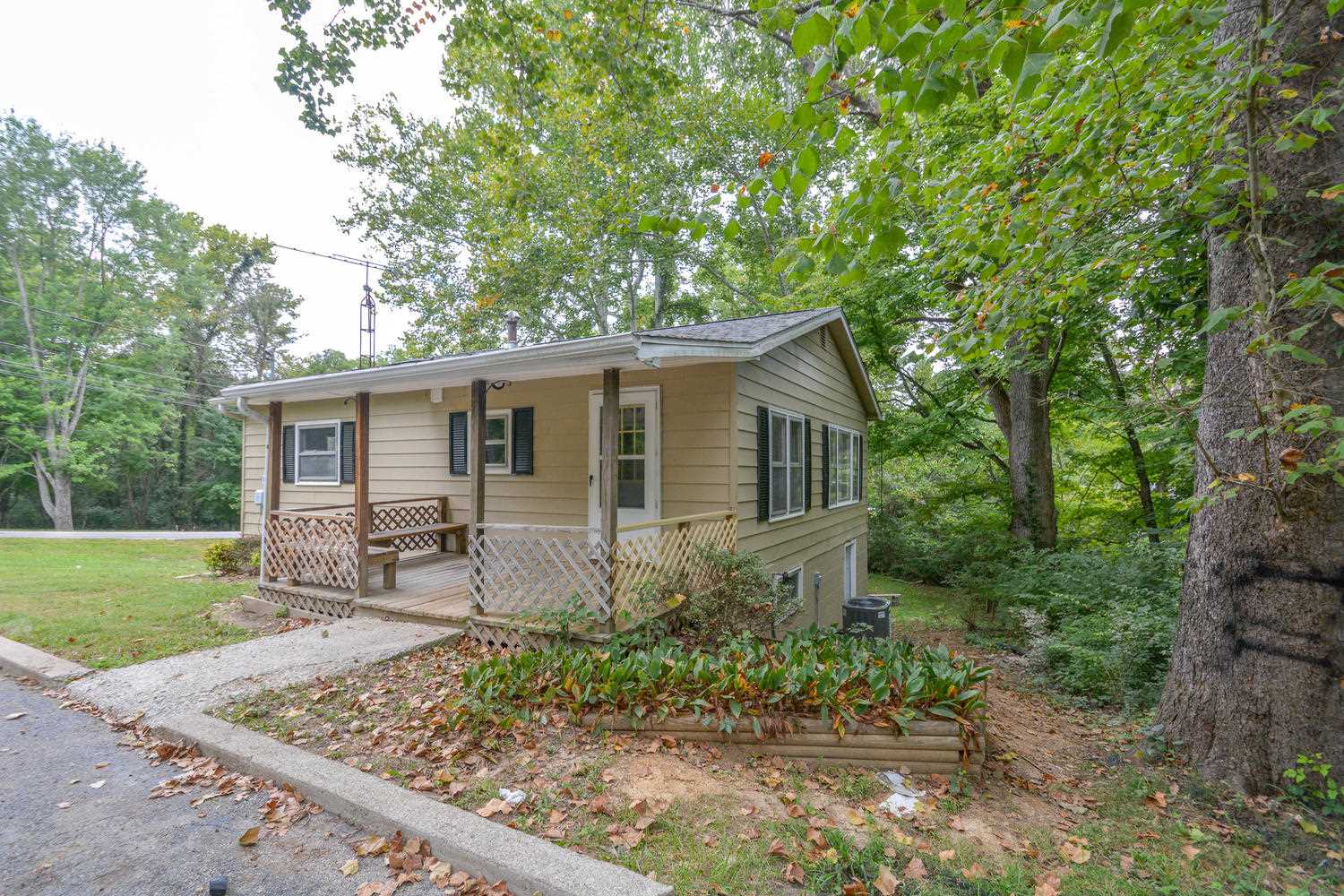 3720 West Woodyard Road Bloomington, IN 47404 - Photo 3 of 26