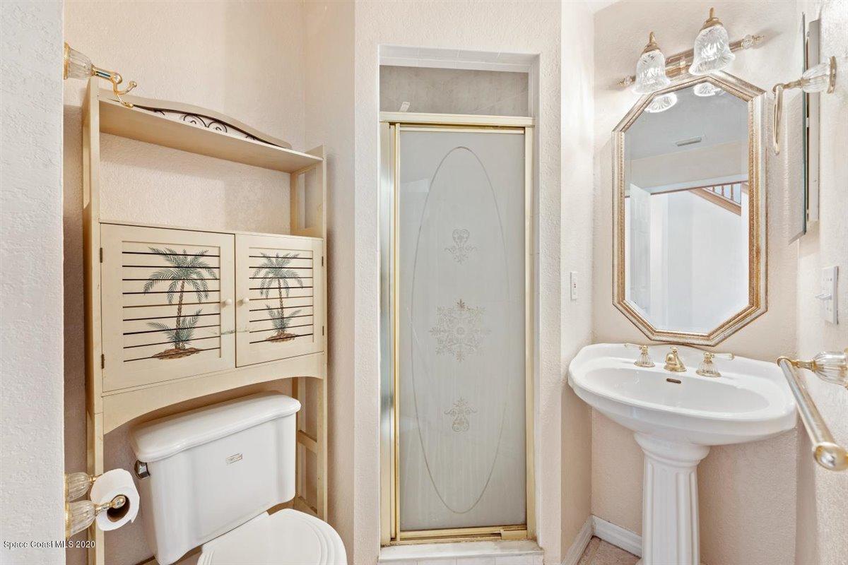 2425 Fort Lane Road Geneva, FL 32732 - Photo 16 of 38 Second bedroom Bath