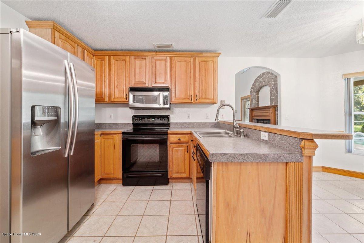 2425 Fort Lane Road Geneva, FL 32732 - Photo 6 of 38 Kitchen