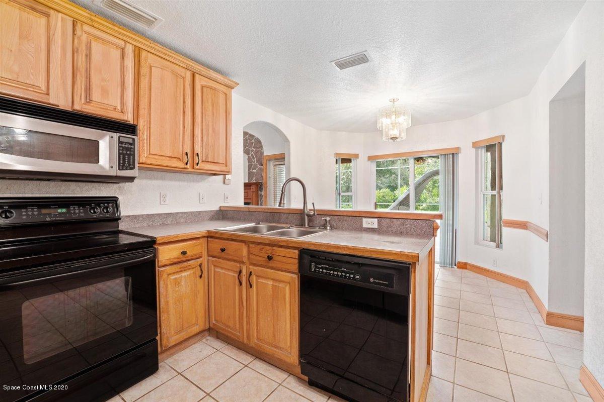 2425 Fort Lane Road Geneva, FL 32732 - Photo 7 of 38 Kitchen