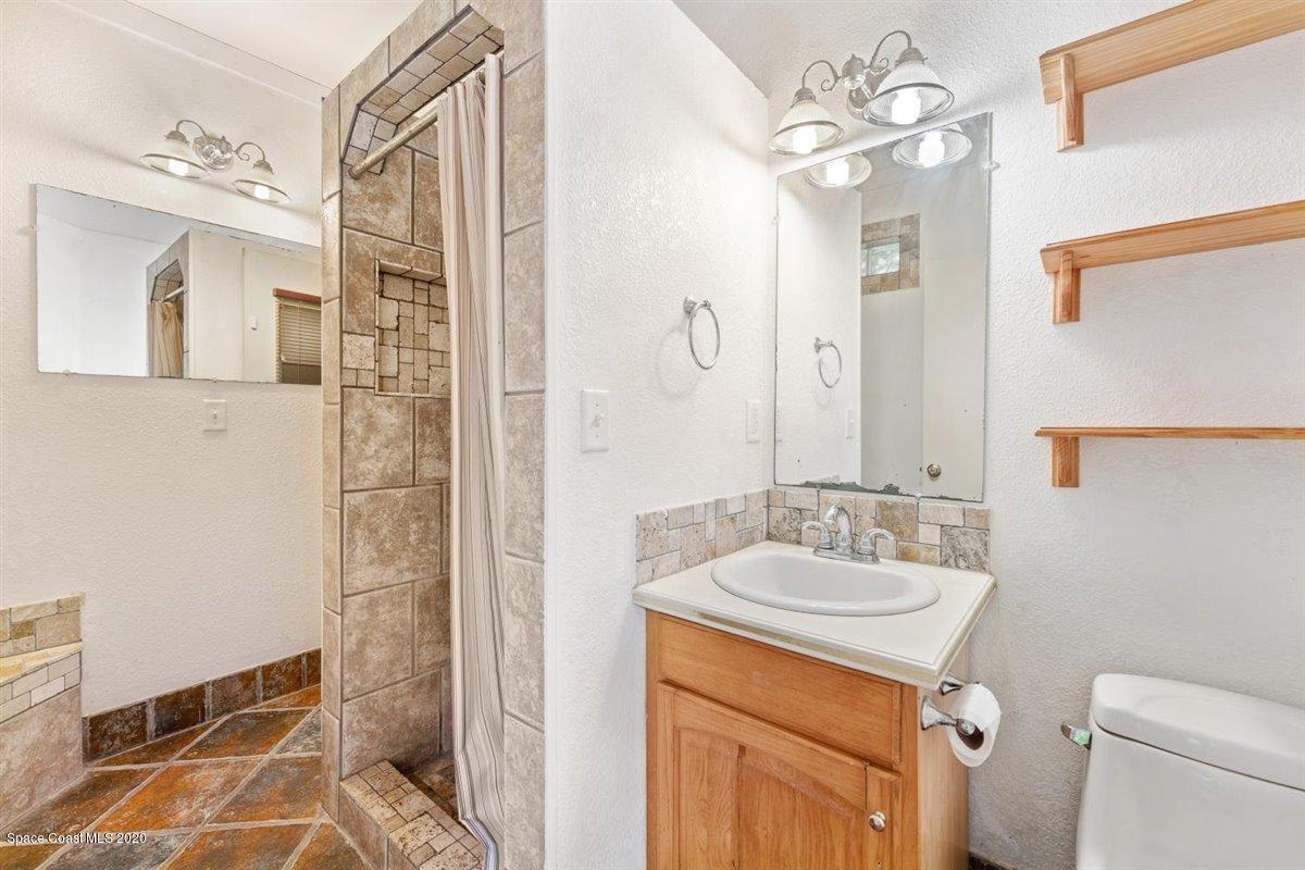 2425 Fort Lane Road Geneva, FL 32732 - Photo 10 of 38 Pool Bath
