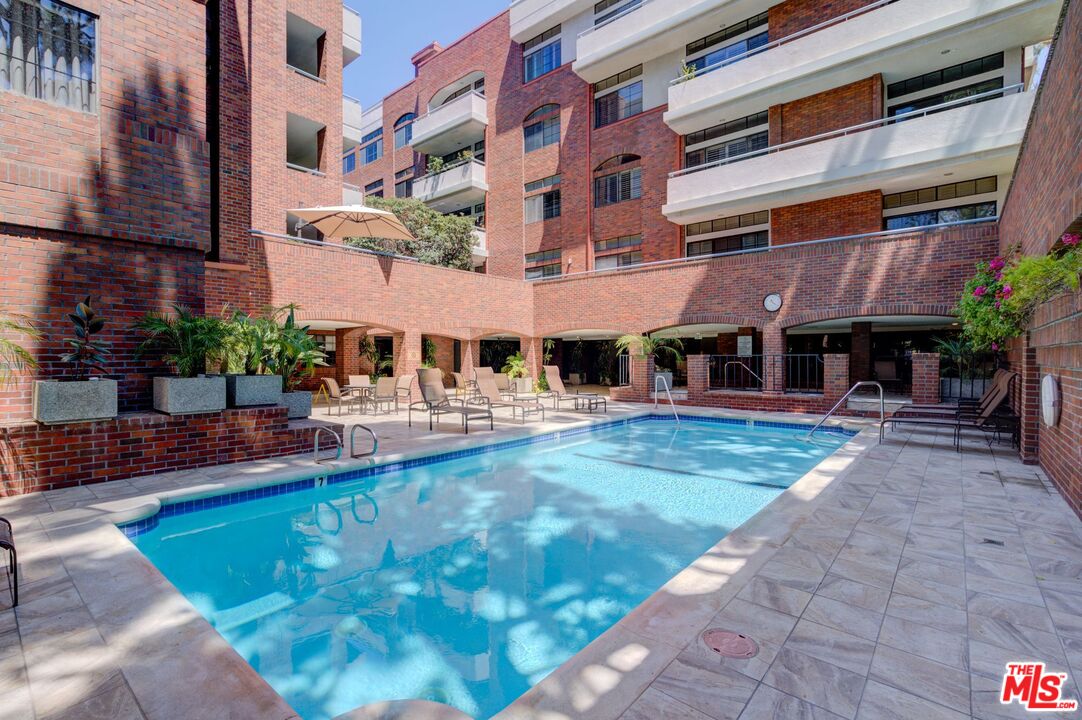 200 North Swall Drive, Unit PH6 Beverly Hills, CA 90211 - Photo 18 of 22 a view of a building with a yard