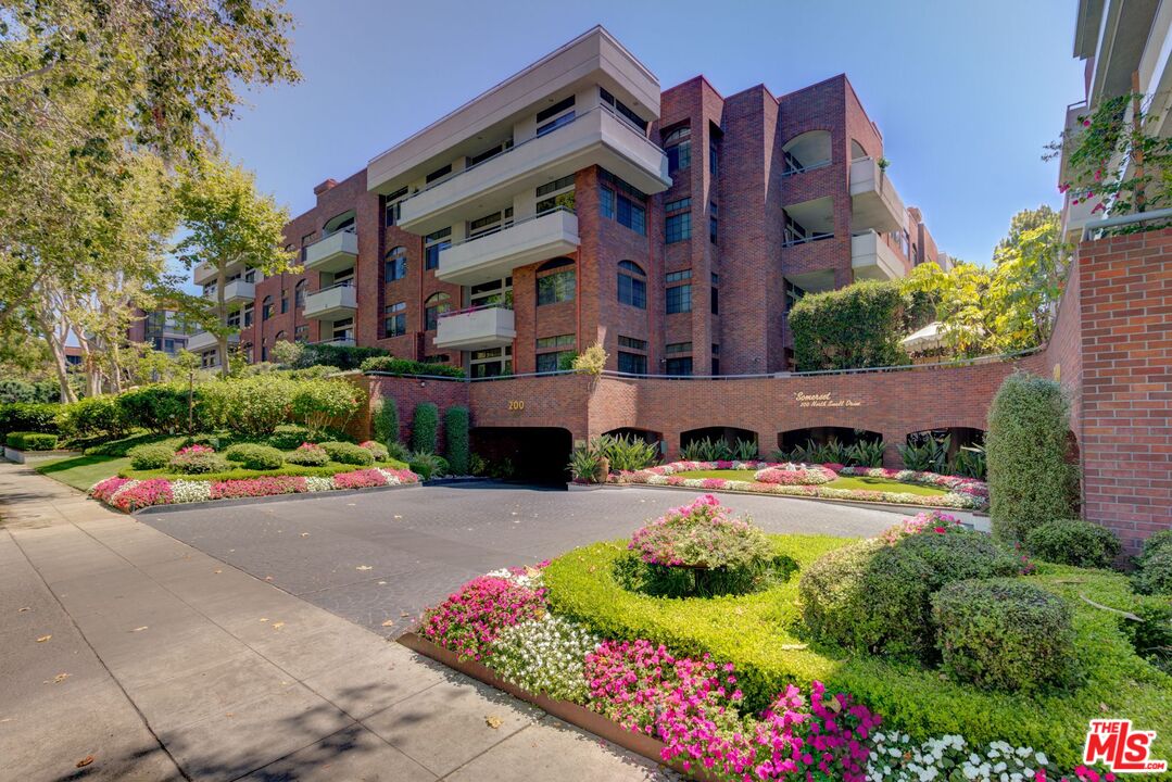 200 North Swall Drive, Unit PH6 Beverly Hills, CA 90211 - Photo 22 of 22 front view of a building with a garden