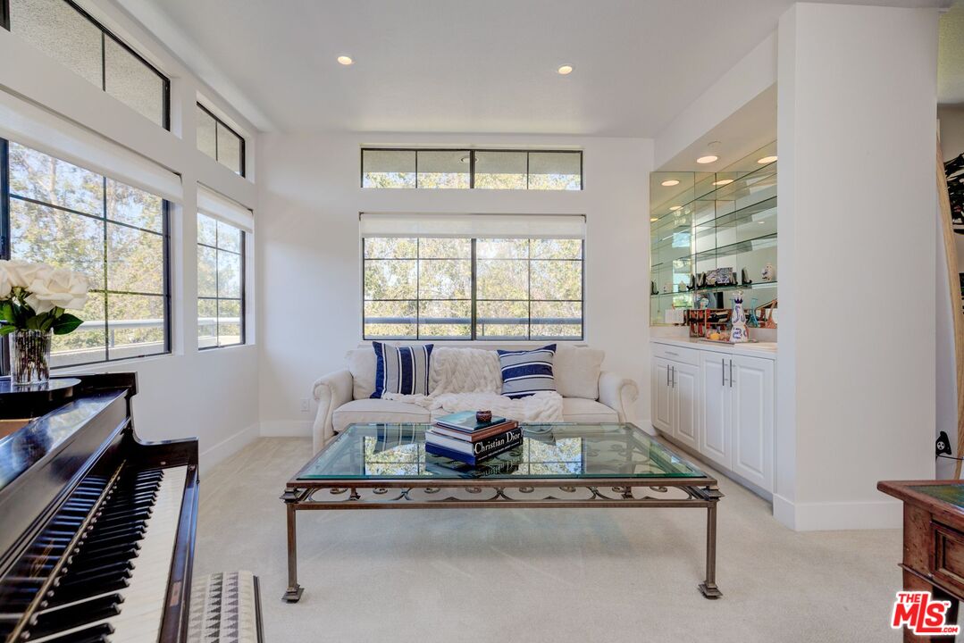 200 North Swall Drive, Unit PH6 Beverly Hills, CA 90211 - Photo 9 of 22 a living room with furniture